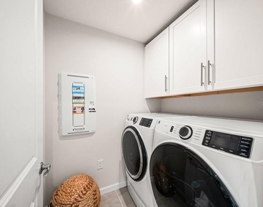 181 Tower Court - Photo Thumbnail 28