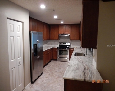 8925 Quail Run Drive - Photo Thumbnail 8