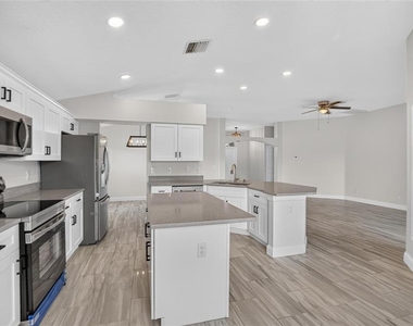 1434 Hatcher Loop Drive - Photo Thumbnail 7