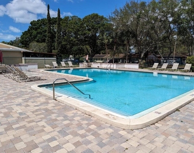 1602 Amberlea Drive S - Photo Thumbnail 3