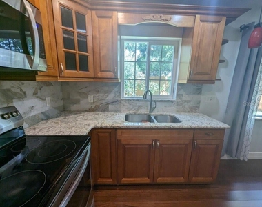 1602 Amberlea Drive S - Photo Thumbnail 7