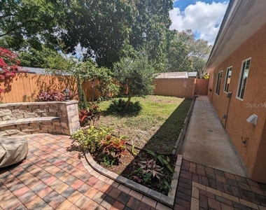 1602 Amberlea Drive S - Photo Thumbnail 8