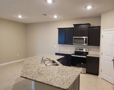 7788 Stonebrook Circle - Photo Thumbnail 7