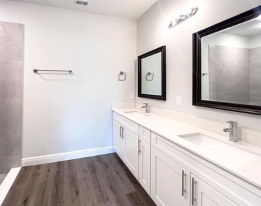 1580 East Parkway - Photo Thumbnail 4
