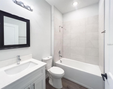 1580 East Parkway - Photo Thumbnail 7