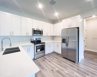 1580 East Parkway - Photo Thumbnail 2