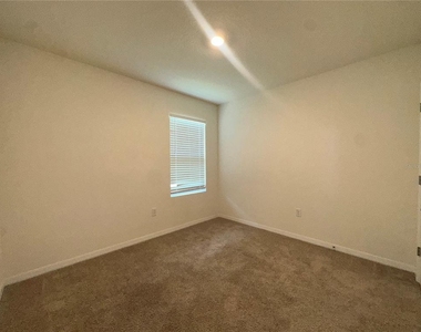 1554 Oak Reserve Drive - Photo Thumbnail 4