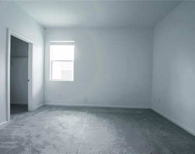 1194 Boardwalk Place - Photo Thumbnail 6