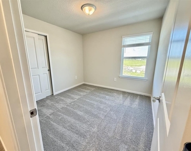 2116 Southbury Drive - Photo Thumbnail 5