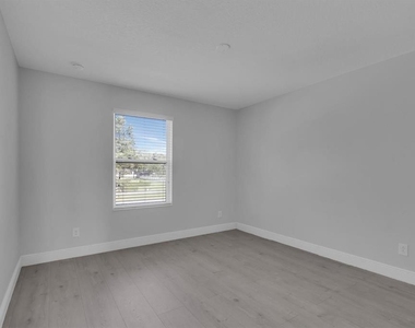 1739 Kato Way - Photo Thumbnail 15