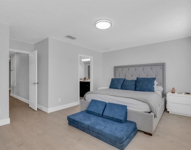 1739 Kato Way - Photo Thumbnail 11
