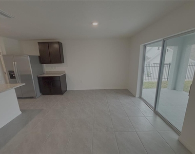 481 W Rexford Drive - Photo Thumbnail 4