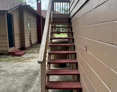 311 Ne Sanchez Avenue - Photo Thumbnail 1