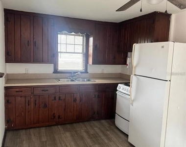 311 Ne Sanchez Avenue - Photo Thumbnail 2