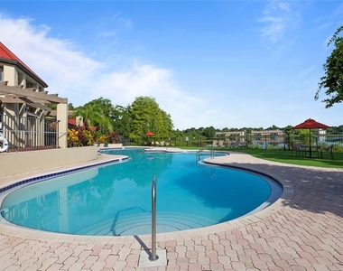 241 Afton Square - Photo Thumbnail 12