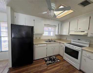 603 W Club Boulevard - Photo Thumbnail 2