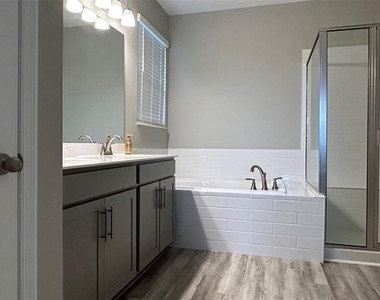 367 Sofia Lane - Photo Thumbnail 13