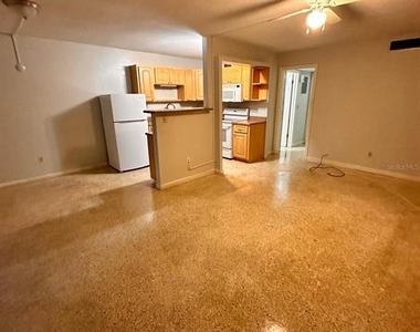 305 E Dakin Avenue - Photo Thumbnail 2