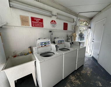 305 E Dakin Avenue - Photo Thumbnail 9