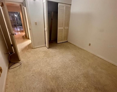 305 E Dakin Avenue - Photo Thumbnail 4
