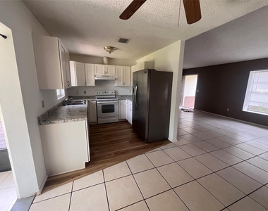 214 Bluefield Avenue - Photo Thumbnail 14