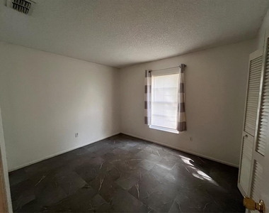 214 Bluefield Avenue - Photo Thumbnail 9