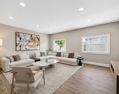 3620 E Tampa Circle - Photo Thumbnail 4