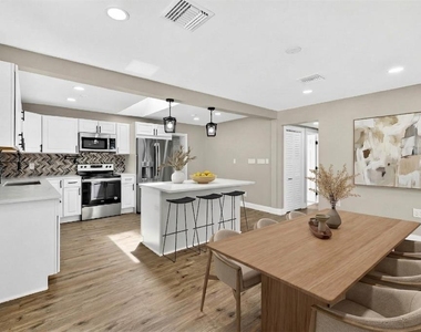 3620 E Tampa Circle - Photo Thumbnail 6
