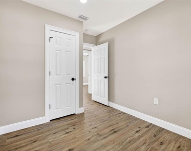 3620 E Tampa Circle - Photo Thumbnail 14