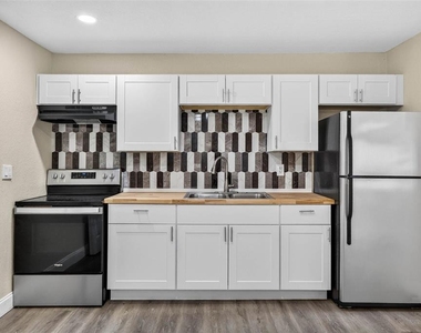 3620 E Tampa Circle - Photo Thumbnail 31