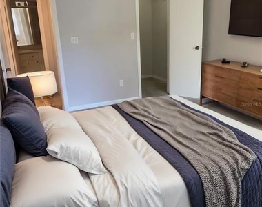 4572 Commander Drive - Photo Thumbnail 6