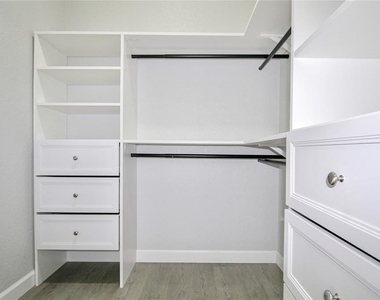7335 Domenico Street - Photo Thumbnail 3