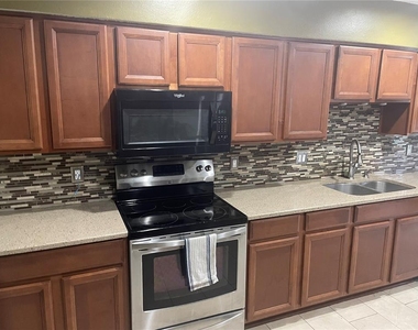 9828 Bubbling Brook Court - Photo Thumbnail 4