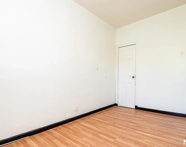 191 Graham Ave - Photo Thumbnail 15