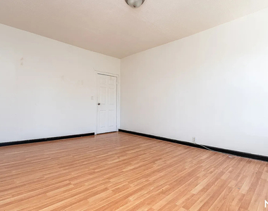 191 Graham Ave - Photo Thumbnail 6