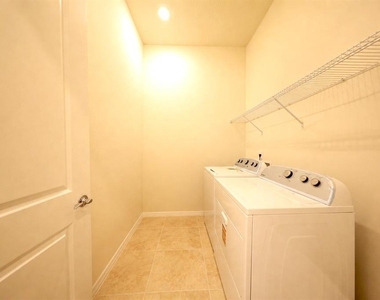 8322 Park Cliff Way - Photo Thumbnail 9
