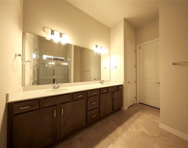 8322 Park Cliff Way - Photo Thumbnail 12