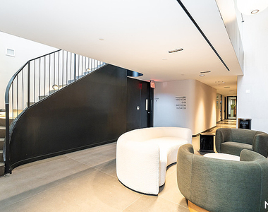 527 Grand Ave - Photo Thumbnail 15