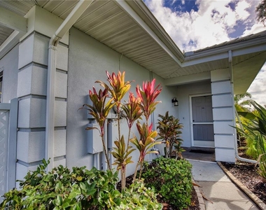 208 Cerromar Way S - Photo Thumbnail 4