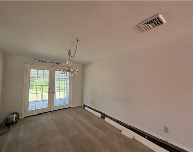 3200 Highland Drive - Photo Thumbnail 9