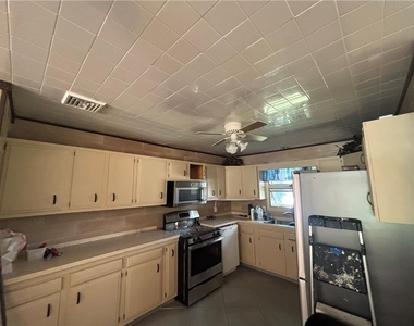 3200 Highland Drive - Photo Thumbnail 8