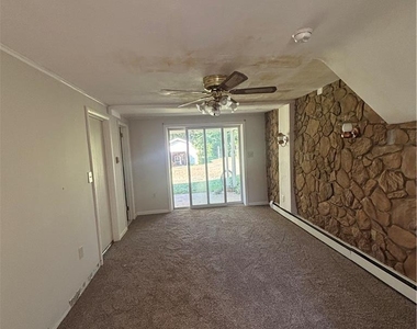3200 Highland Drive - Photo Thumbnail 4