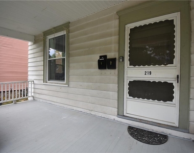 219 W Burke Street - Photo Thumbnail 1