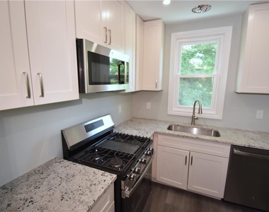 219 W Burke Street - Photo Thumbnail 4