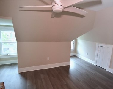 219 W Burke Street - Photo Thumbnail 15
