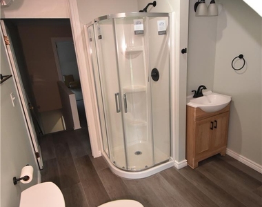 219 W Burke Street - Photo Thumbnail 12