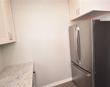 219 W Burke Street - Photo Thumbnail 5