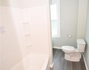 219 W Burke Street - Photo Thumbnail 9