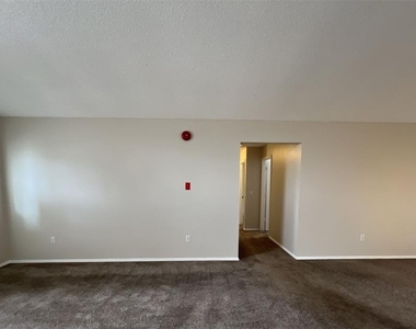 319 Oak Track Drive - Photo Thumbnail 5