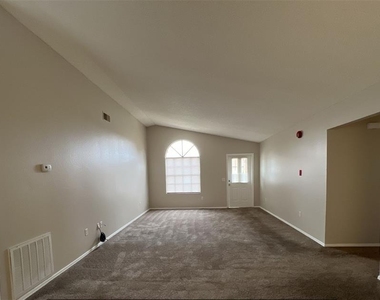 319 Oak Track Drive - Photo Thumbnail 4